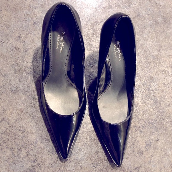 SIMPLY VERA WANG “Cherie” Pointy Toed Patent Pump with 4-1/4” Heel! Beautiful!🌷 - Picture 3 of 9
